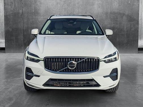 2022 Volvo XC60 B5 Momentum