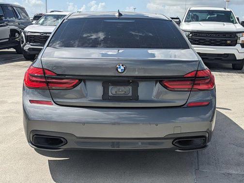 2019 BMW 740 740i