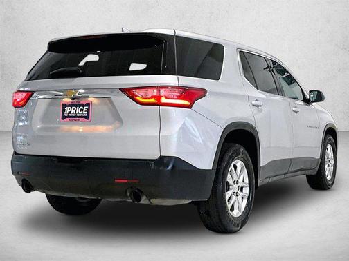 Silver Ice Metallic 2021 Chevrolet Traverse LS