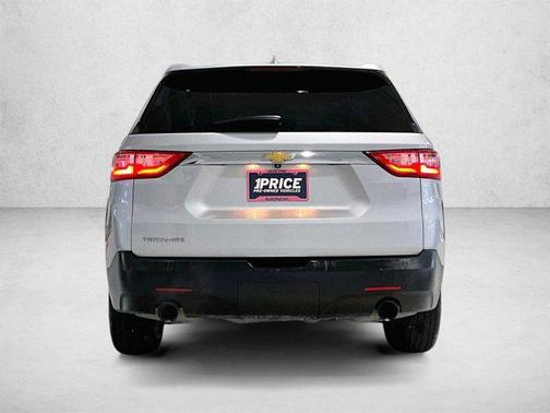 Silver Ice Metallic 2021 Chevrolet Traverse LS