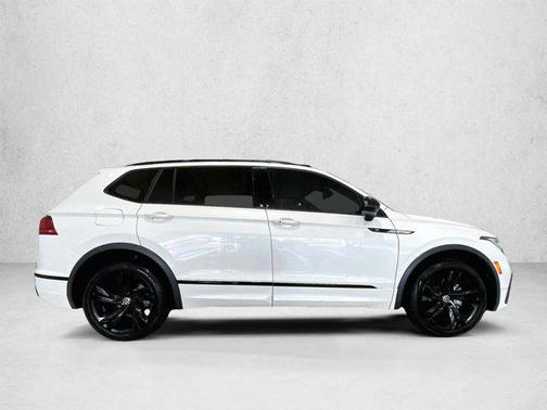 White 2024 Volkswagen Tiguan 2.0T SE R-Line Black