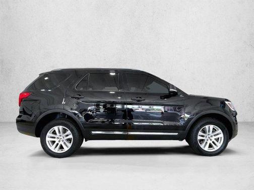 AGATE BLACK METALLIC 2019 Ford Explorer XLT