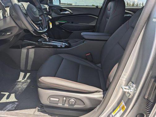 2025 Chevrolet Trax FWD 2RS
