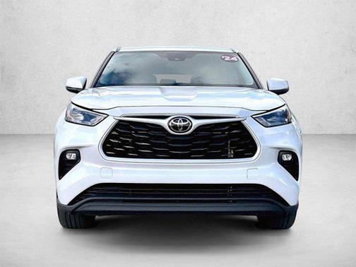 Wind Chill Pearl 2024 Toyota Highlander LE