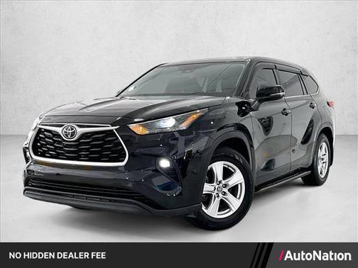 Midnight Black Metallic 2022 Toyota Highlander LE
