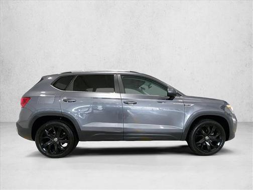 Gray 2022 Volkswagen Taos 1.5T SE