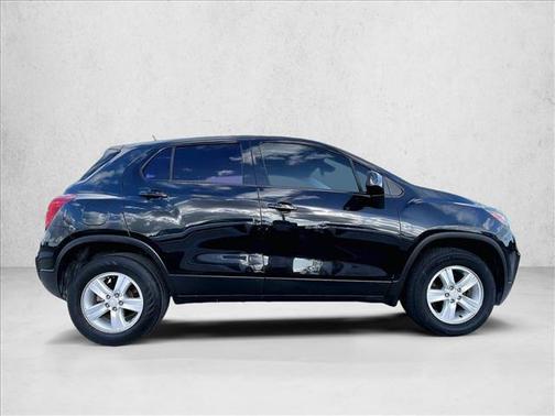 Mosaic Black Metallic 2022 Chevrolet Trax LS