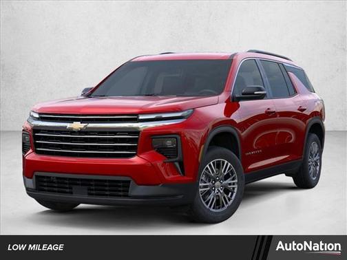 Radiant Red Tintcoat 2026 Chevrolet Traverse LT