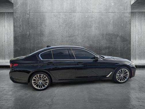 2022 BMW 530 i