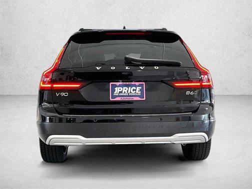 Onyx Black Metallic 2025 Volvo V90 Cross Country Plus, B6 AWD Gas (mild hybrid)