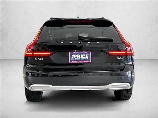 Onyx Black Metallic 2025 Volvo V90 Cross Country Plus, B6 AWD Gas (mild hybrid)