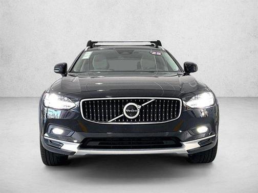 Onyx Black Metallic 2025 Volvo V90 Cross Country Plus, B6 AWD Gas (mild hybrid)