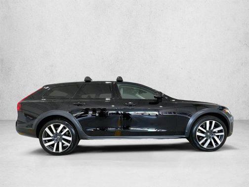Onyx Black Metallic 2025 Volvo V90 Cross Country Plus, B6 AWD Gas (mild hybrid)