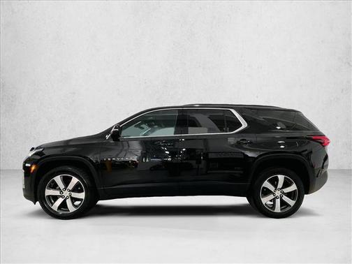Mosaic Black Metallic 2022 Chevrolet Traverse LT Leather