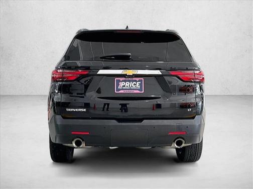 Mosaic Black Metallic 2022 Chevrolet Traverse LT Leather