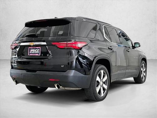 Mosaic Black Metallic 2022 Chevrolet Traverse LT Leather