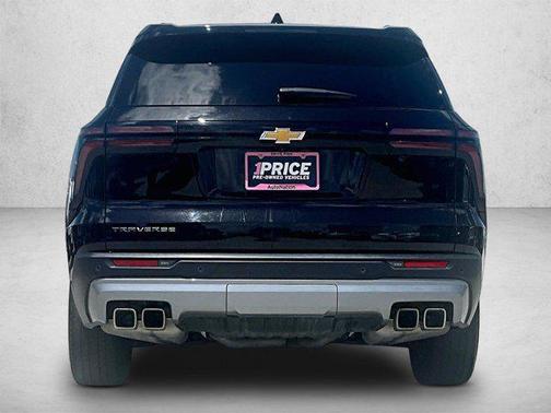 Mosaic Black Metallic 2025 Chevrolet Traverse LT