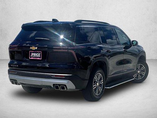 Mosaic Black Metallic 2025 Chevrolet Traverse LT