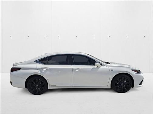 2022 Lexus ES 300h F SPORT