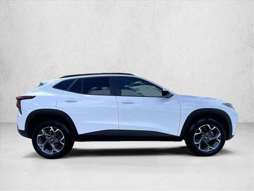Summit White 2025 Chevrolet Trax LT