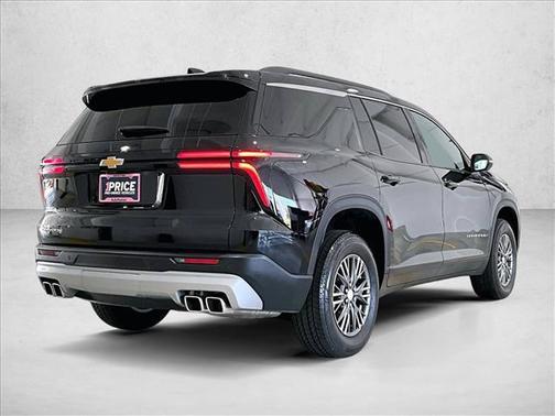 Mosaic Black Metallic 2025 Chevrolet Traverse LT