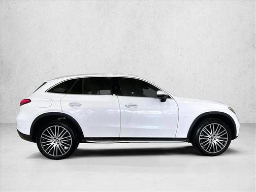 MANUFAKTUR Moonlight White Metallic 2025 Mercedes-Benz GLC 300 Base