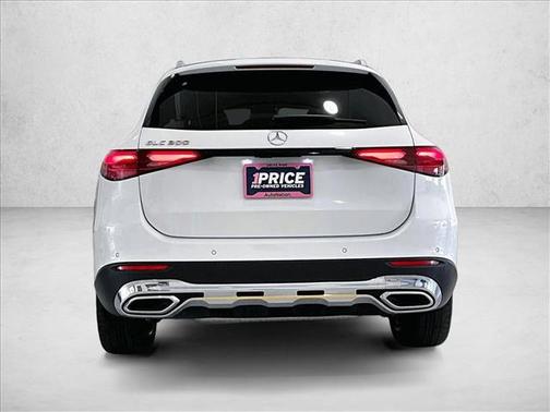 MANUFAKTUR Moonlight White Metallic 2025 Mercedes-Benz GLC 300 Base