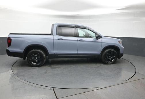 Sonic Gray Pearl 2024 Honda Ridgeline Black