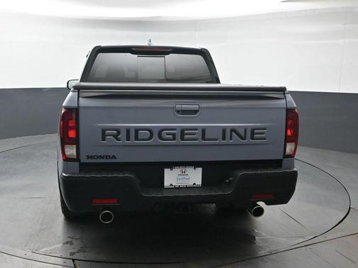 Sonic Gray Pearl 2024 Honda Ridgeline Black