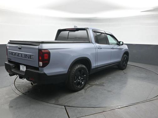Sonic Gray Pearl 2024 Honda Ridgeline Black