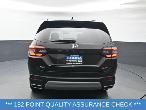 Crystal Black Pearl 2023 Honda Pilot AWD Elite