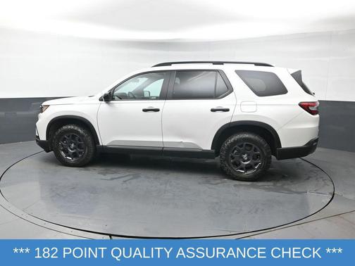 Platinum White Pearl 2023 Honda Pilot AWD TrailSport