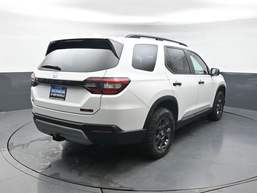 Platinum White Pearl 2023 Honda Pilot AWD TrailSport