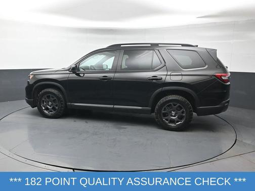 Crystal Black Pearl 2023 Honda Pilot AWD TrailSport