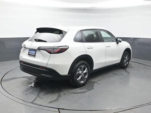 Platinum White Pearl 2026 Honda HR-V LX