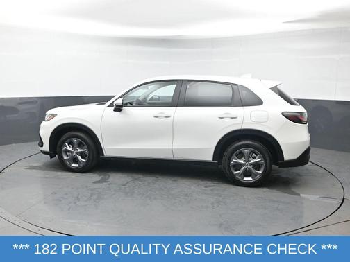Platinum White Pearl 2026 Honda HR-V LX