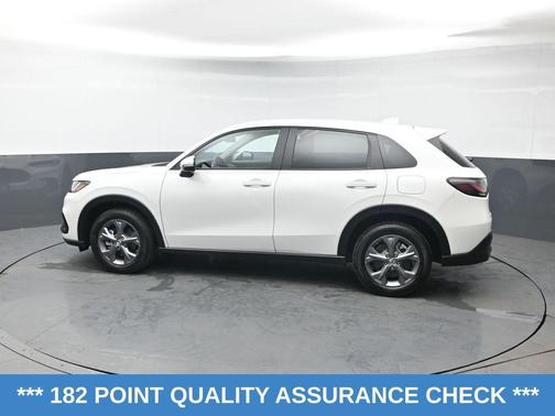 Platinum White Pearl 2026 Honda HR-V LX