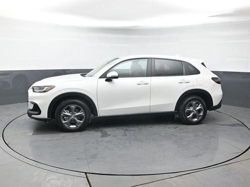 Platinum White Pearl 2026 Honda HR-V LX