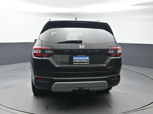 Crystal Black Pearl 2023 Honda Pilot AWD TrailSport