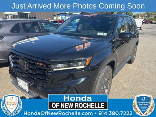 Crystal Black Pearl 2023 Honda Pilot AWD TrailSport