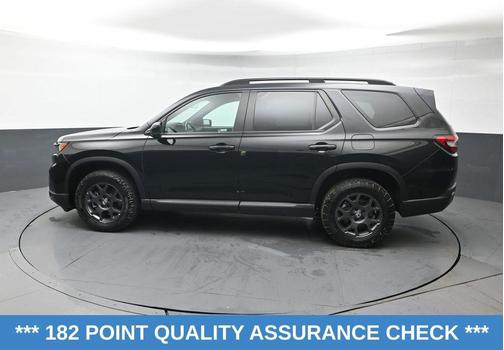Crystal Black Pearl 2023 Honda Pilot AWD TrailSport