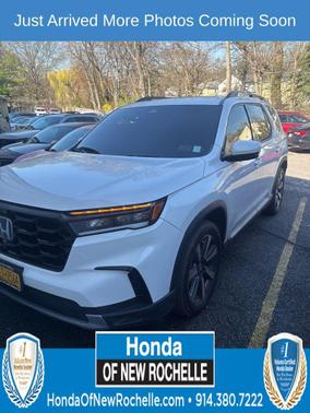 Platinum White Pearl 2023 Honda Pilot AWD Elite