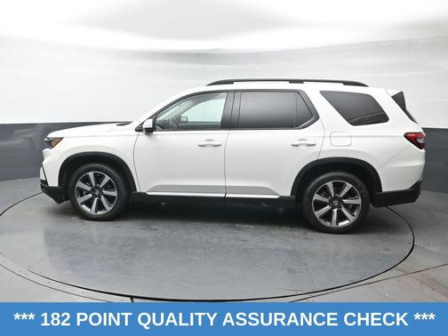 Platinum White Pearl 2023 Honda Pilot AWD Elite