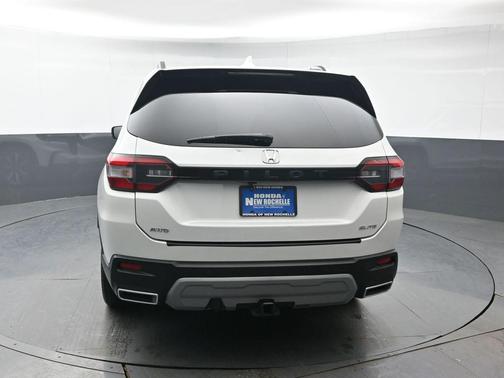 Platinum White Pearl 2023 Honda Pilot AWD Elite