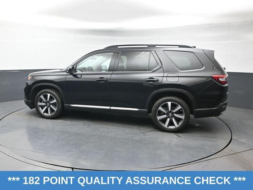 Crystal Black Pearl 2023 Honda Pilot Touring 8-Passenger