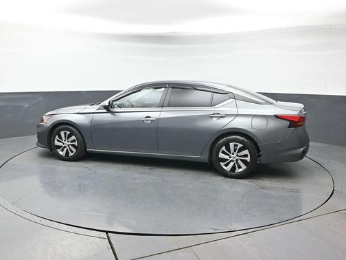 Gun Metallic 2022 Nissan Altima S FWD