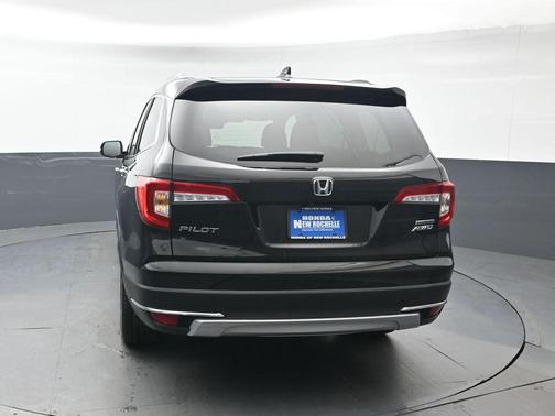 2022 Honda Pilot Touring 8-Passenger