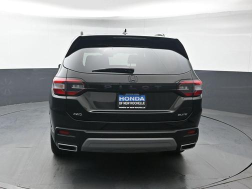 Crystal Black Pearl 2024 Honda Pilot Elite