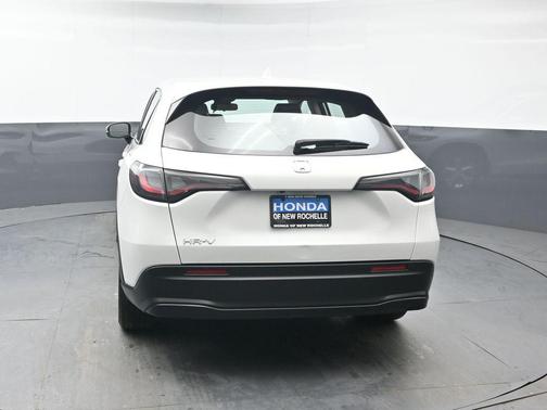 Platinum White Pearl 2023 Honda HR-V LX