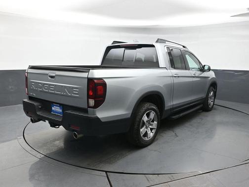 Solar Silver Metallic 2025 Honda Ridgeline RTL
